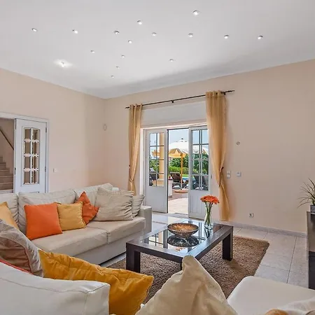 Sleeps 16 With Pool Air Con And Wifi Villa Cabeco de Camara