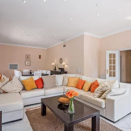 Sleeps 16 With Pool Air Con And Wifi Villa Cabeco de Camara