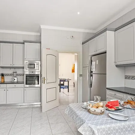 Sleeps 16 With Pool Air Con And Wifi *