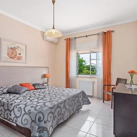 Villa Sleeps 16 With Pool Air Con And Wifi *