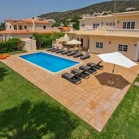 Sleeps 16 With Pool Air Con And Wifi