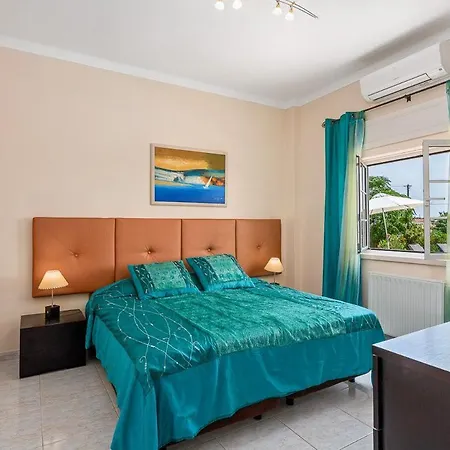 Sleeps 16 With Pool Air Con And Wifi Villa