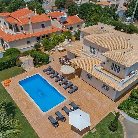 Sleeps 16 With Pool Air Con And Wifi Villa Cabeco de Camara