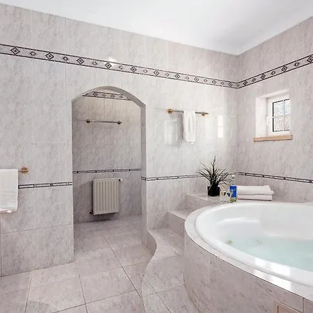 Sleeps 16 With Pool Air Con And Wifi Villa *