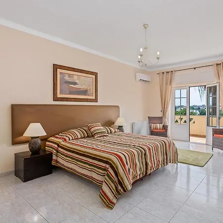 Sleeps 16 With Pool Air Con And Wifi Villa Cabeco de Camara