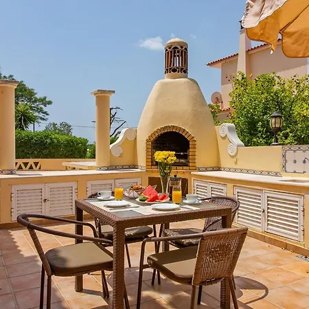 Sleeps 16 With Pool Air Con And Wifi